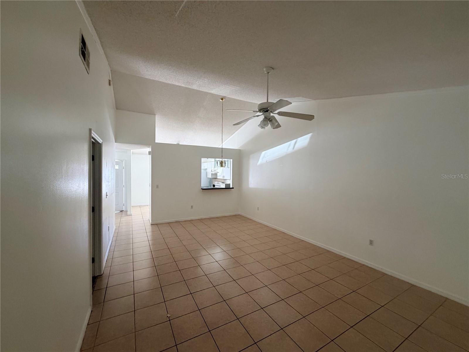 2411 Kam Ct Property Photo 3
