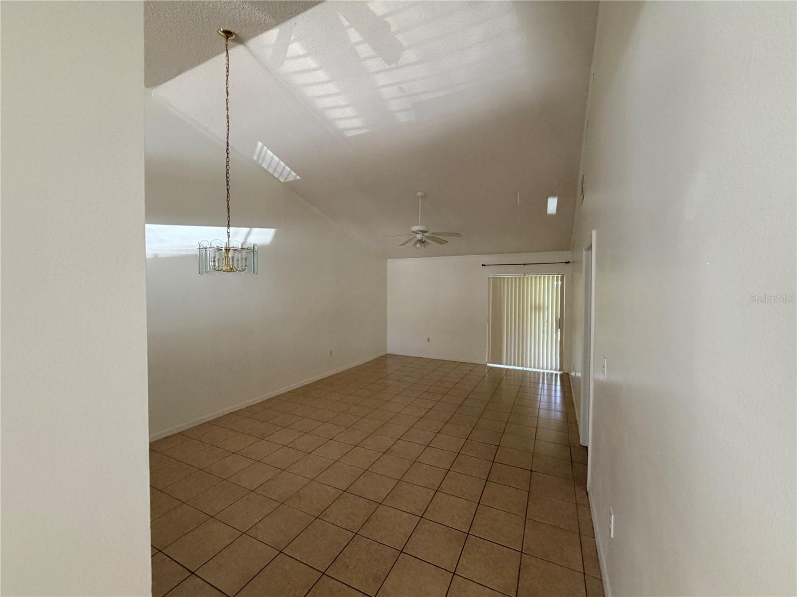 2411 Kam Ct Property Photo 4