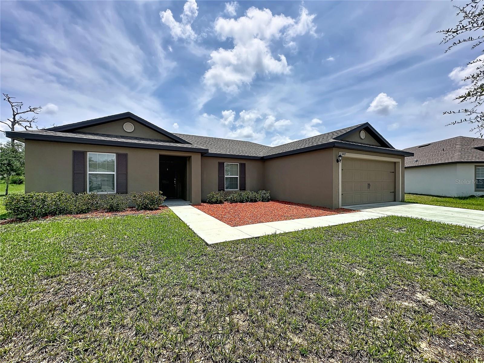 1407 Hillsborough Way Property Photo 2