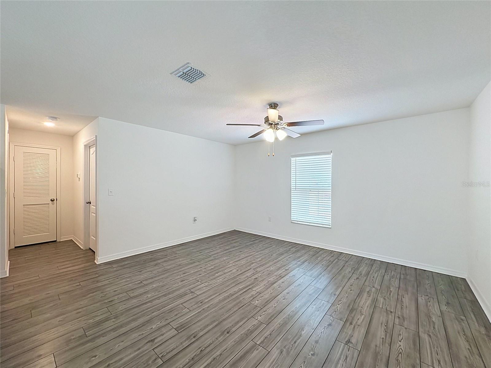 1407 Hillsborough Way Property Photo 4