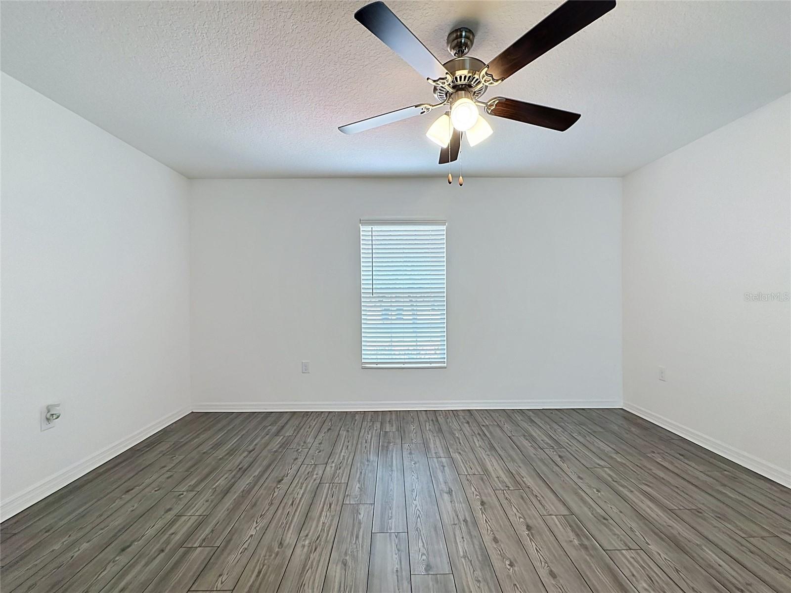 1407 Hillsborough Way Property Photo 5