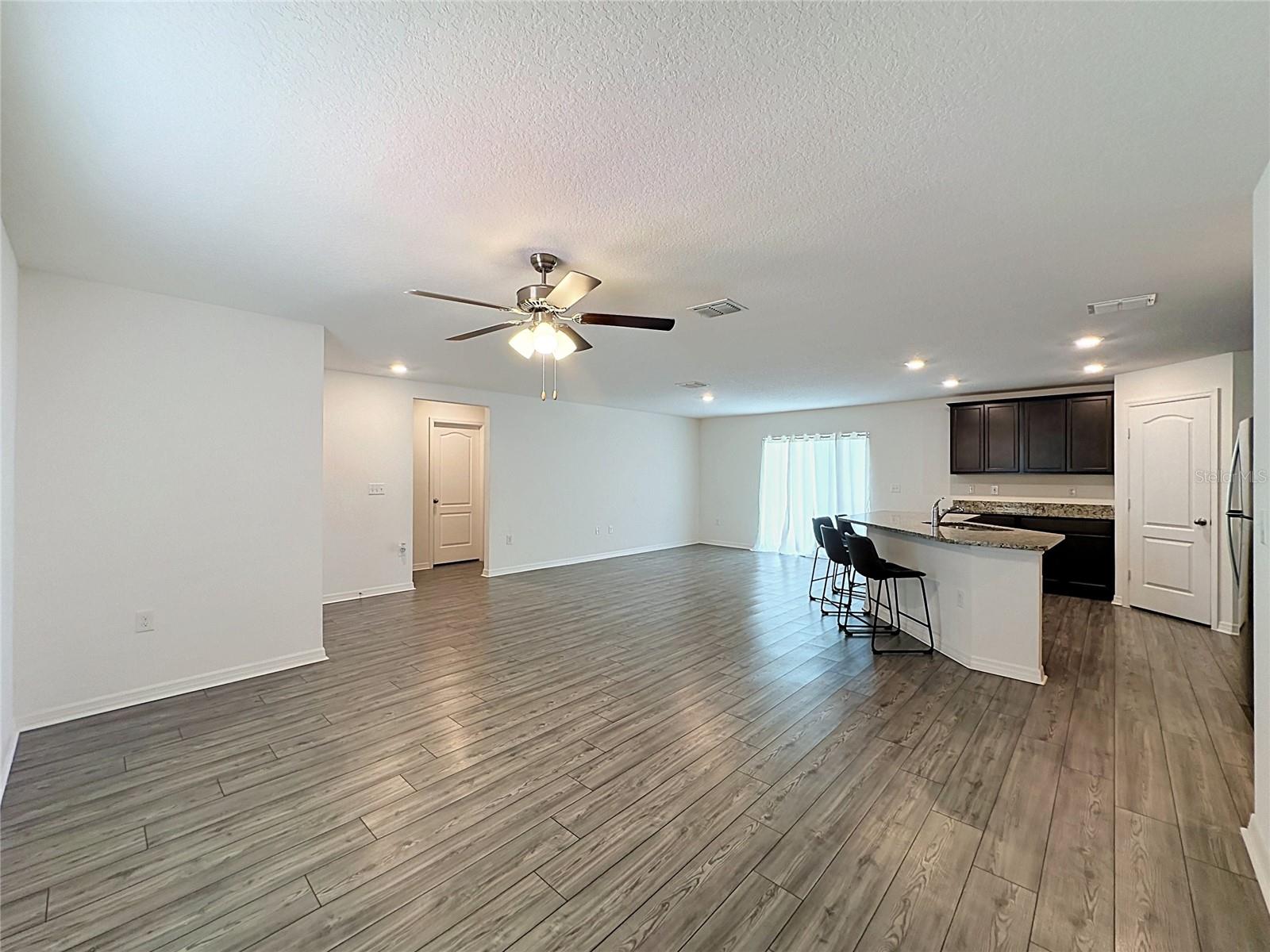 1407 Hillsborough Way Property Photo 6