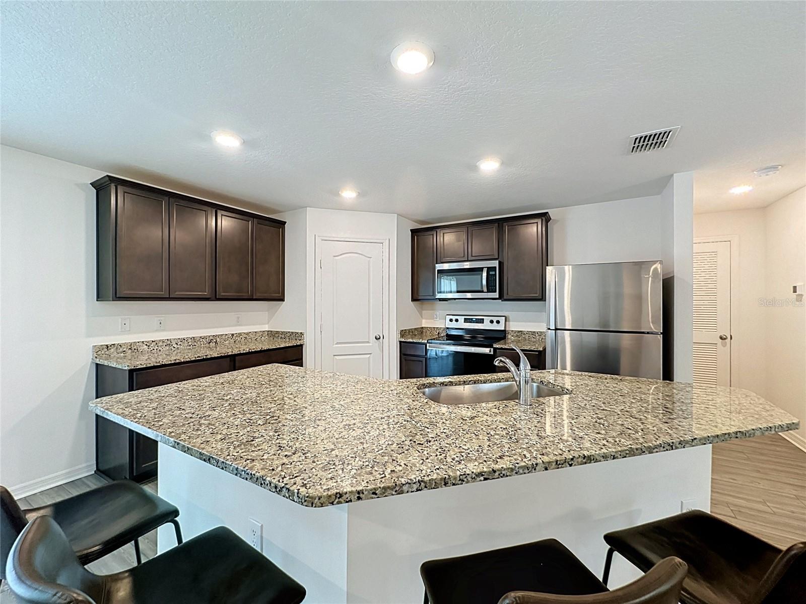 1407 Hillsborough Way Property Photo 7