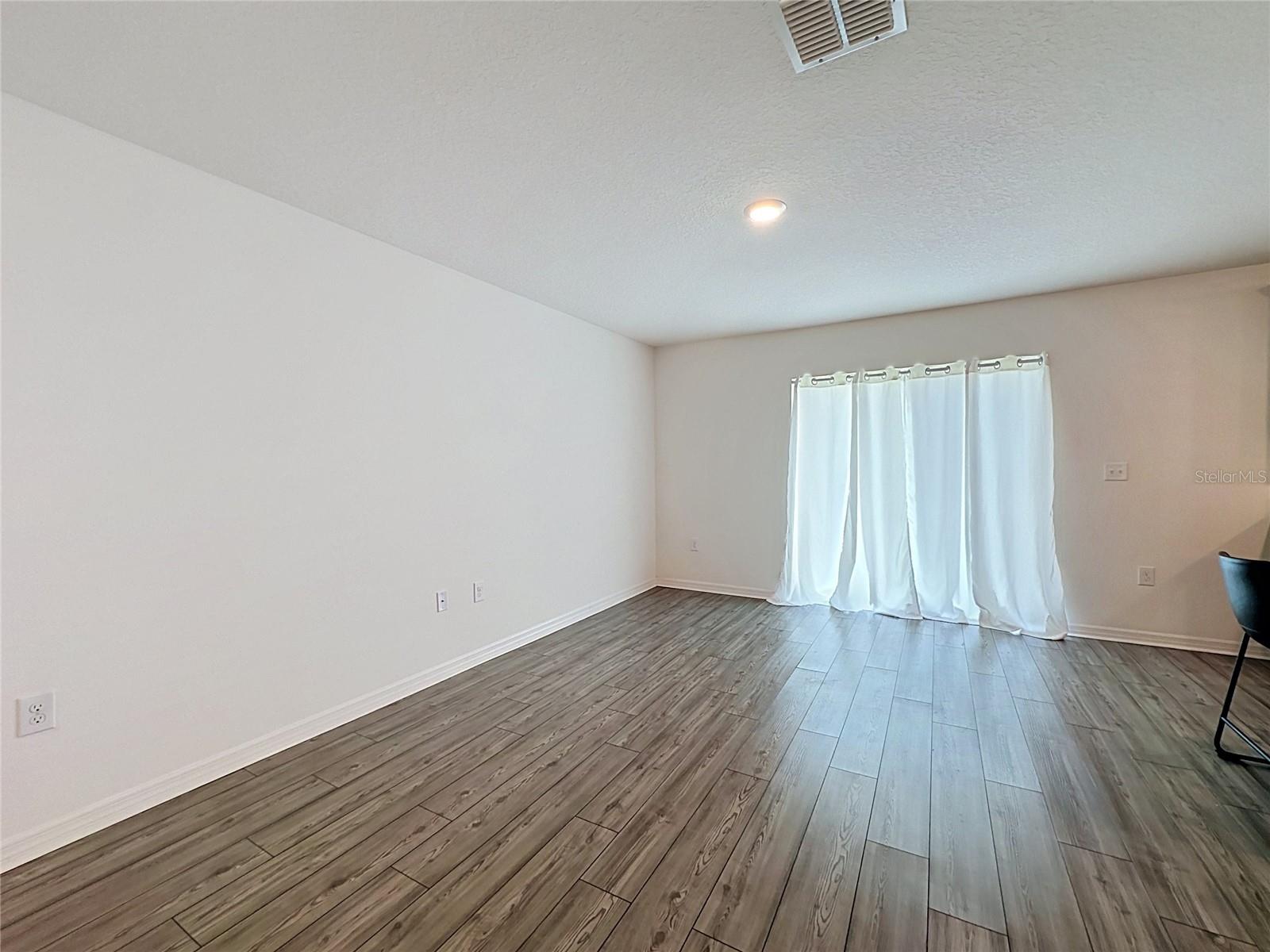 1407 Hillsborough Way Property Photo 16