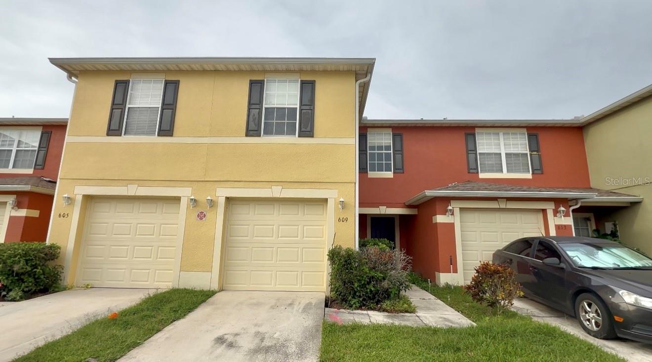 609 CRESTING OAK CIR #98 Property Photo 1