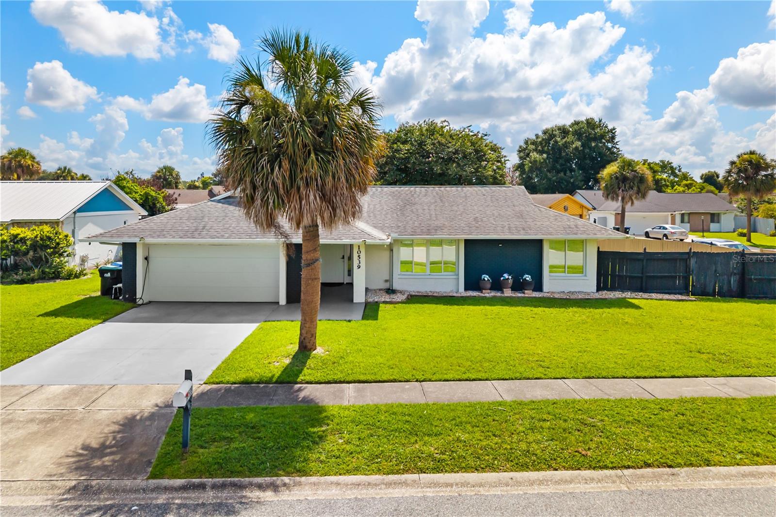 10539 WOODWAY DR