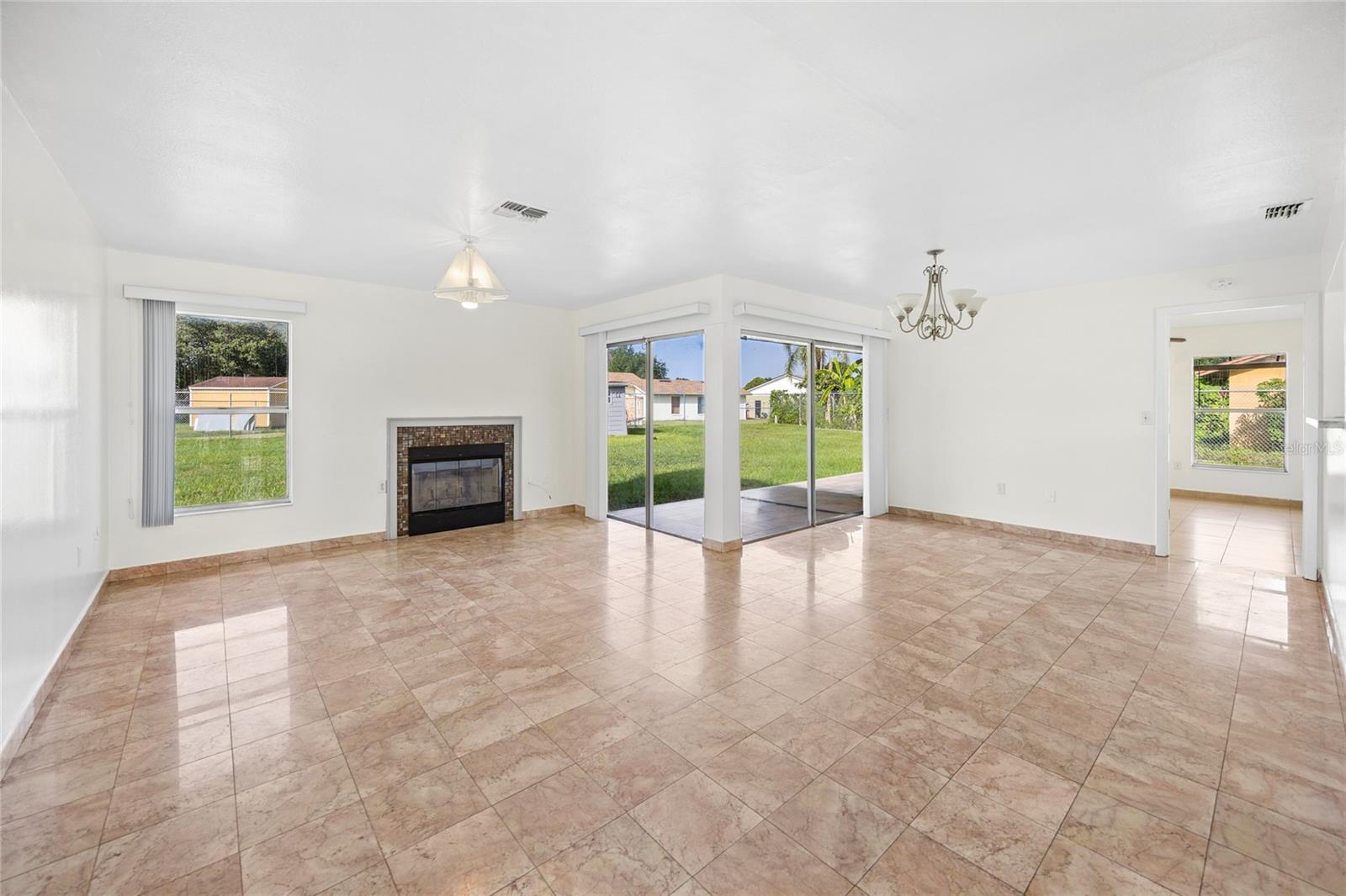 714 Tournament Ln Property Photo 4