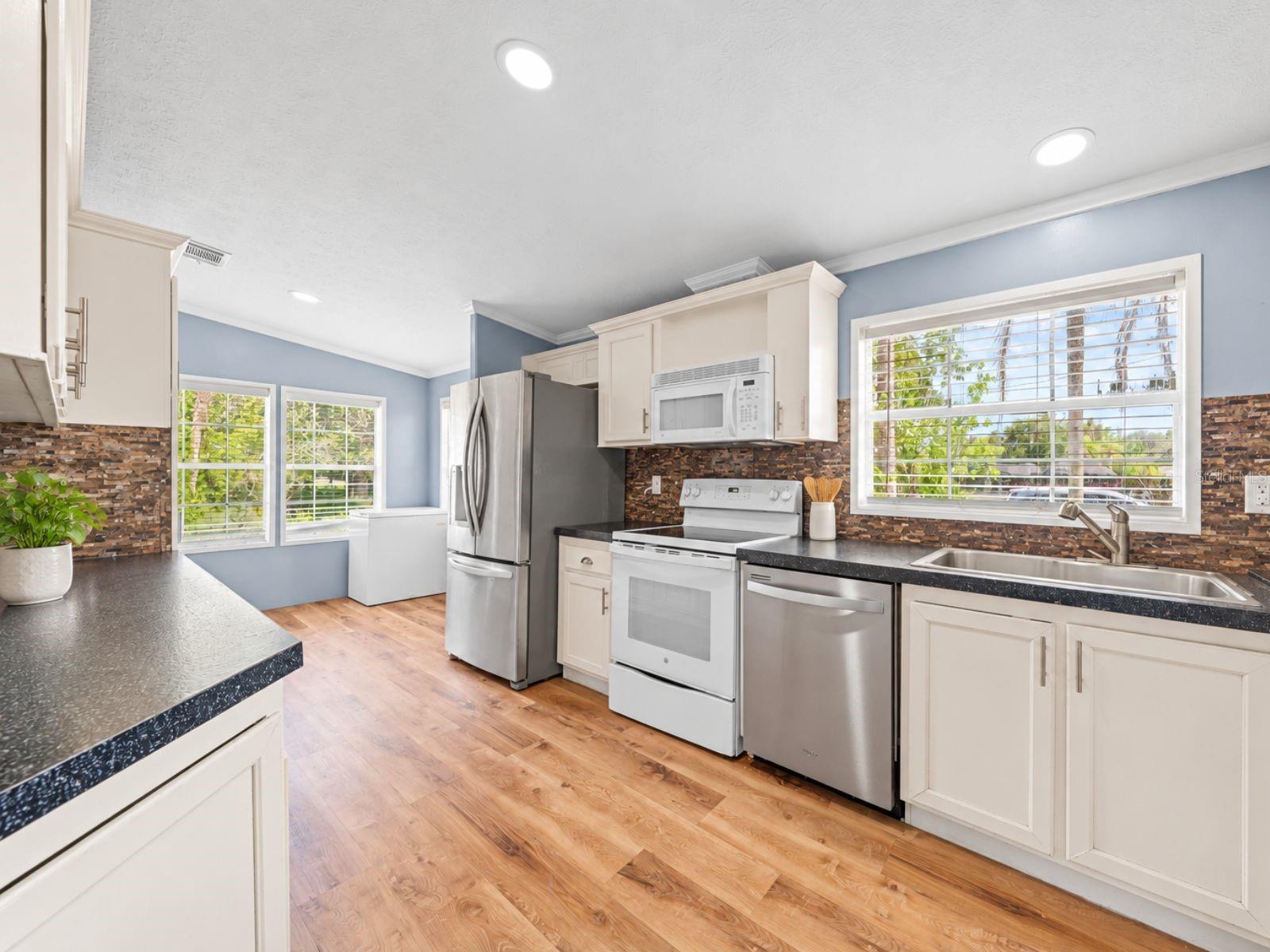 6411 Woods St Property Photo 13