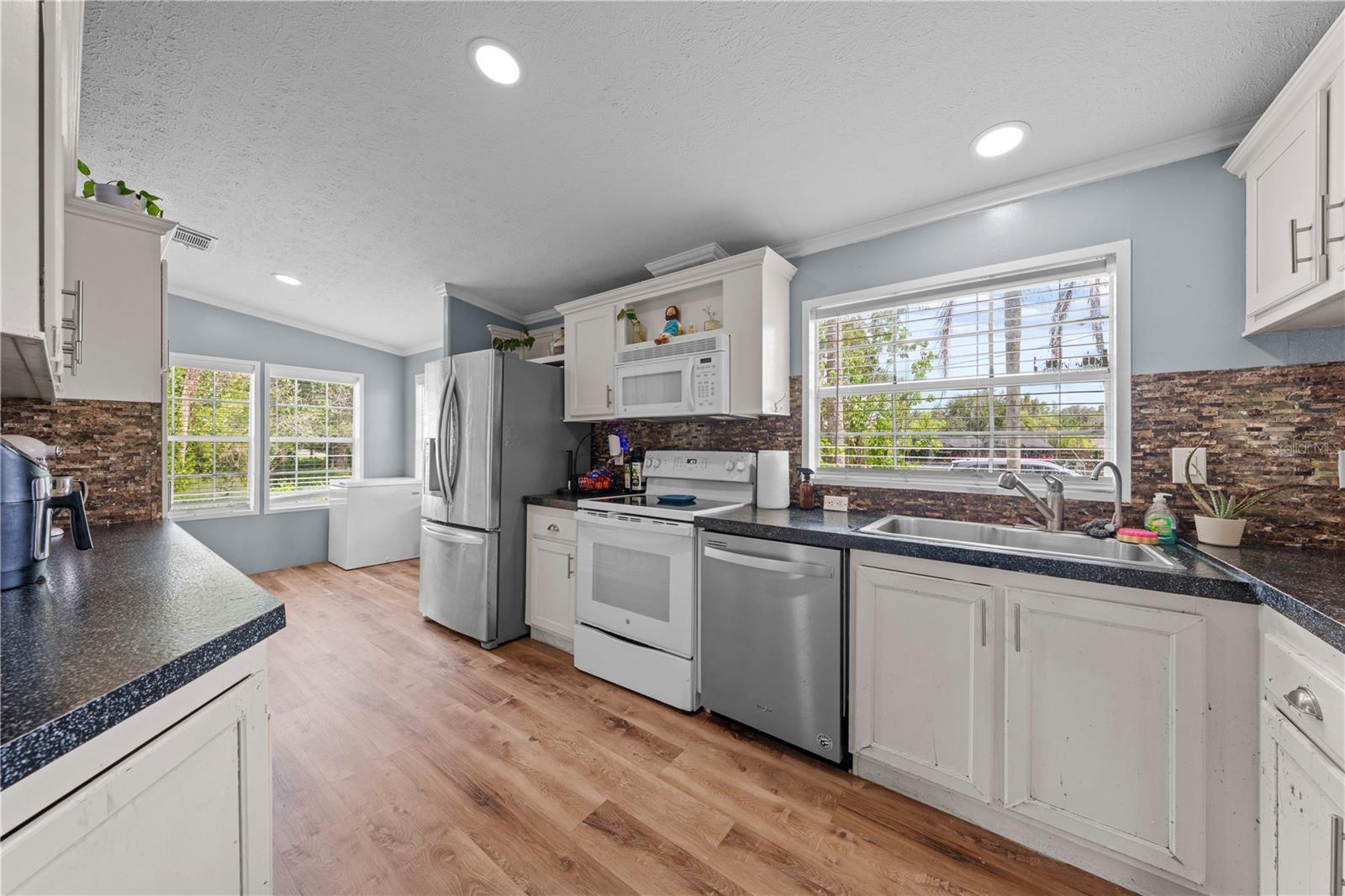 6411 Woods St Property Photo 33