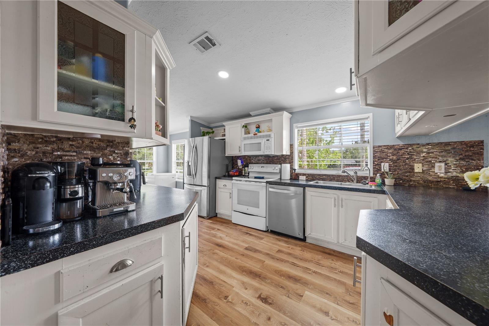 6411 Woods St Property Photo 36