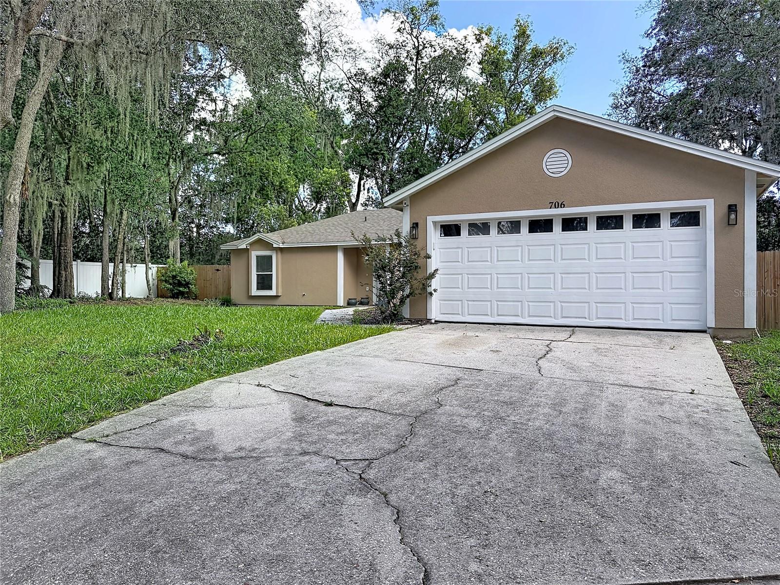 706 OLD CREEK CT