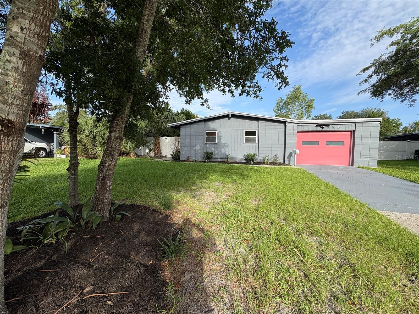 885 Carnation Dr Property Photo 2