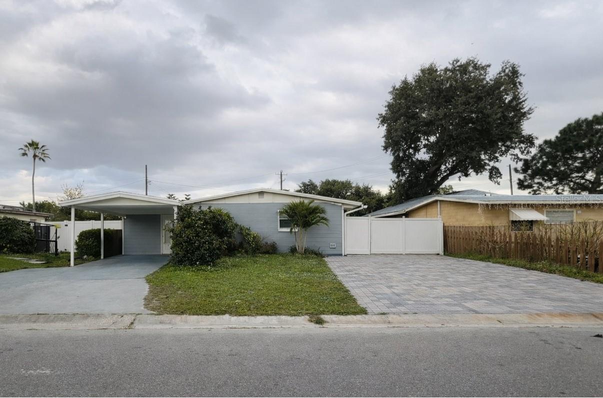 2615 N Beaumont Ave Property Photo 1