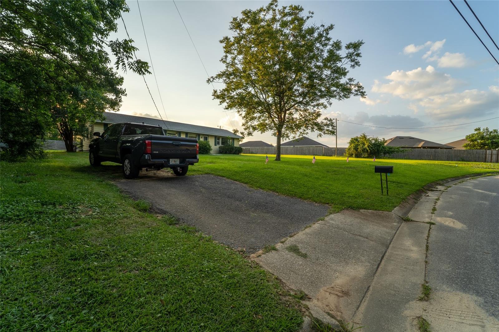 6915 Klondike Rd Property Photo 3