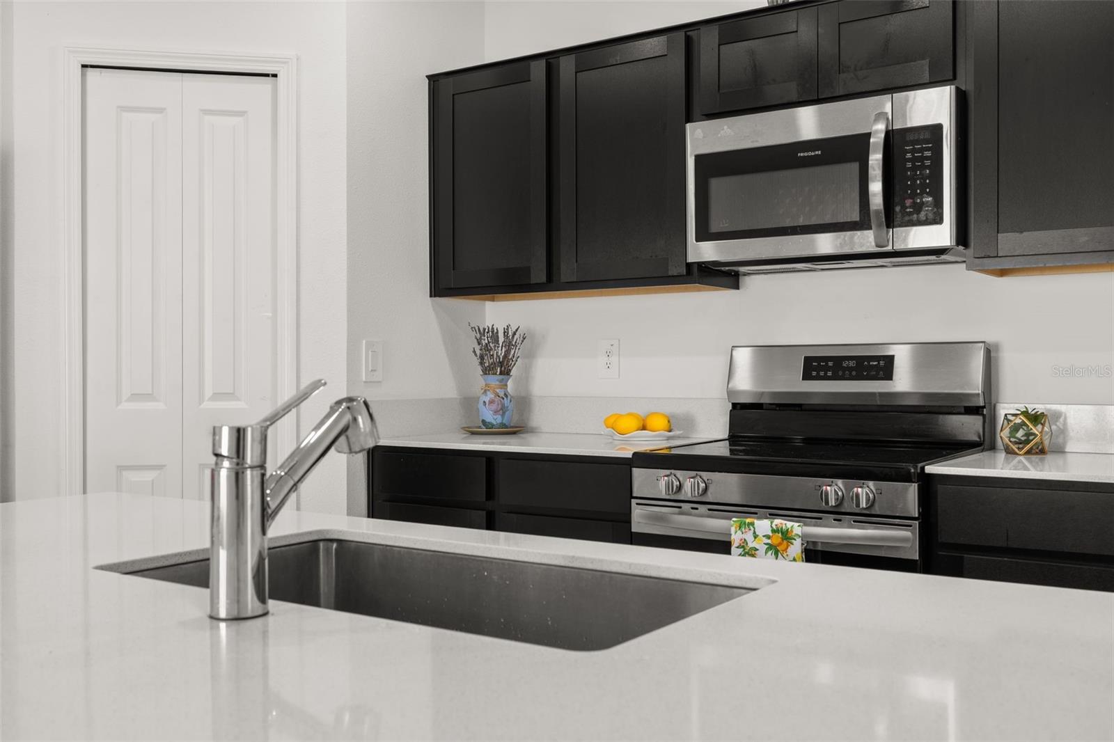 1334 Diego Ter Property Photo 19