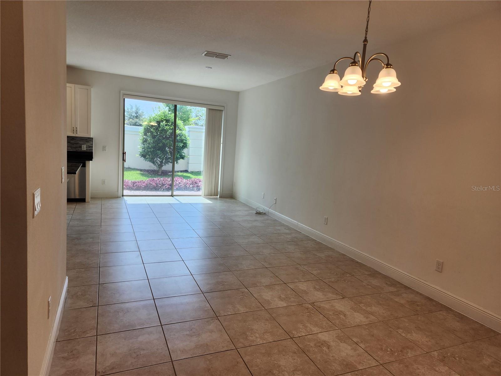 9805 Winnington St Property Photo 5