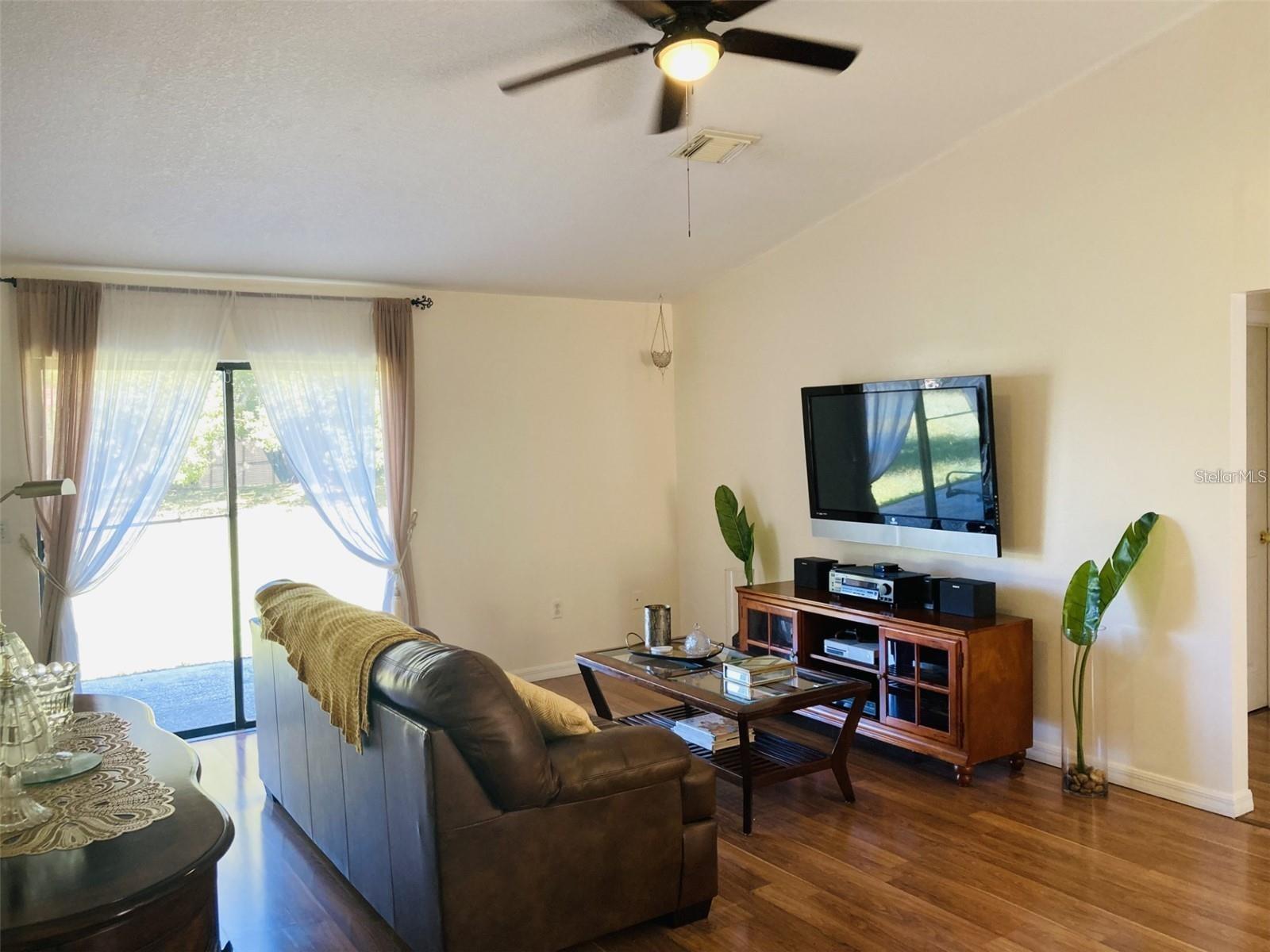 2704 Kendall Ave Property Photo 4