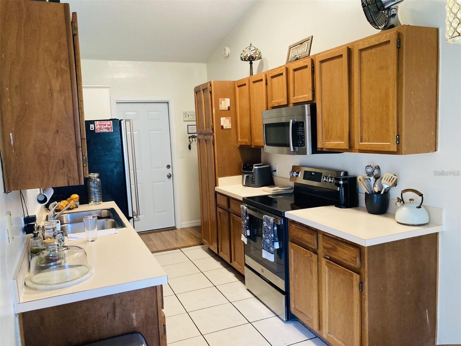 2704 Kendall Ave Property Photo 6