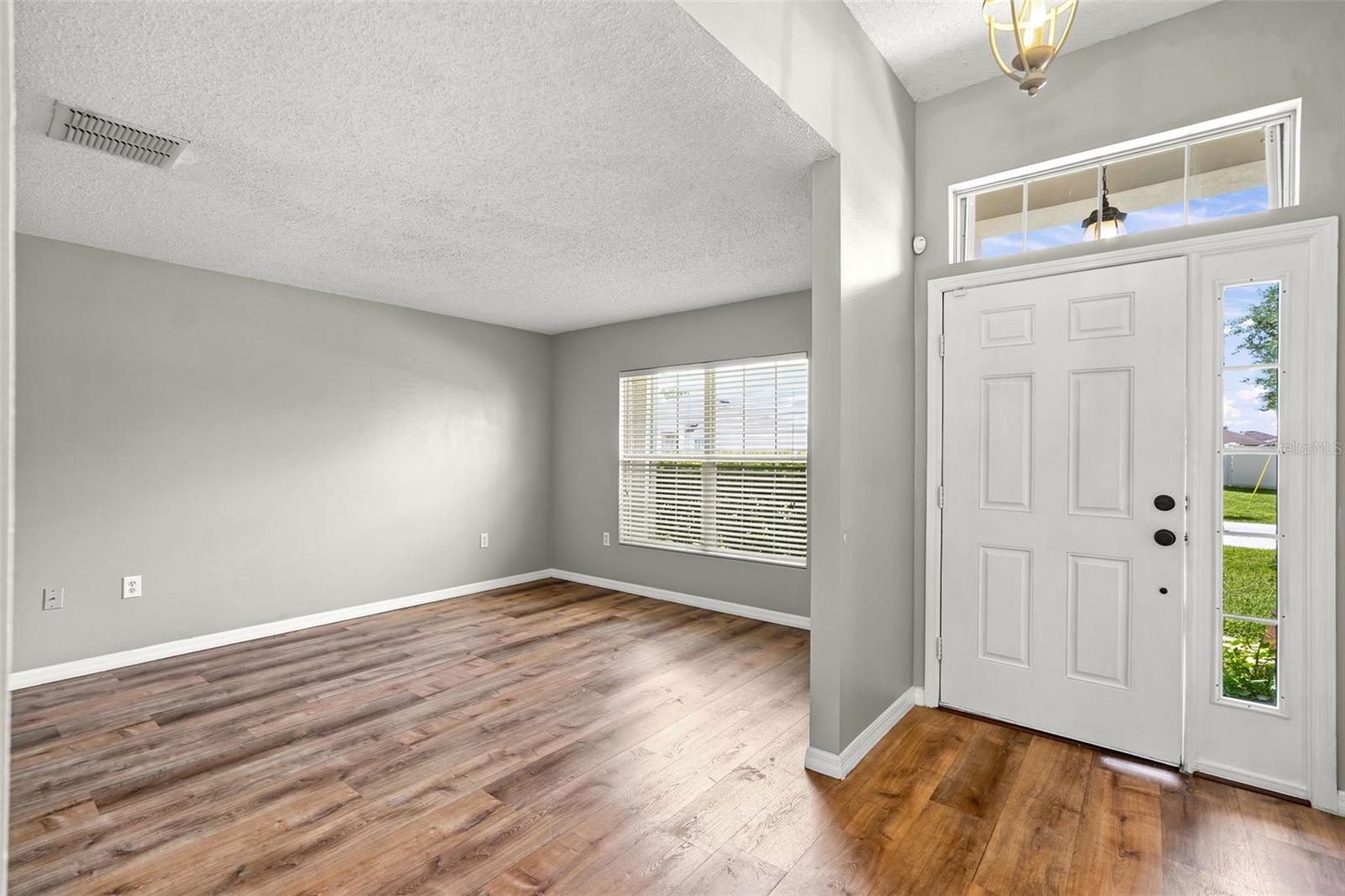 856 Franconville Ct Property Photo 4
