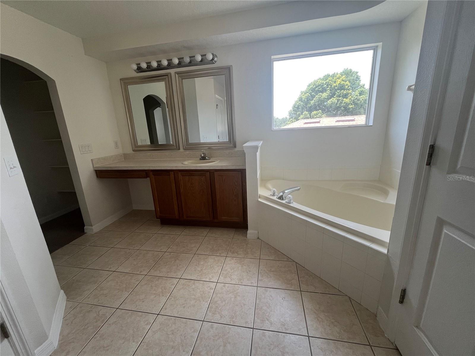 30406 Pga Dr Property Photo 8