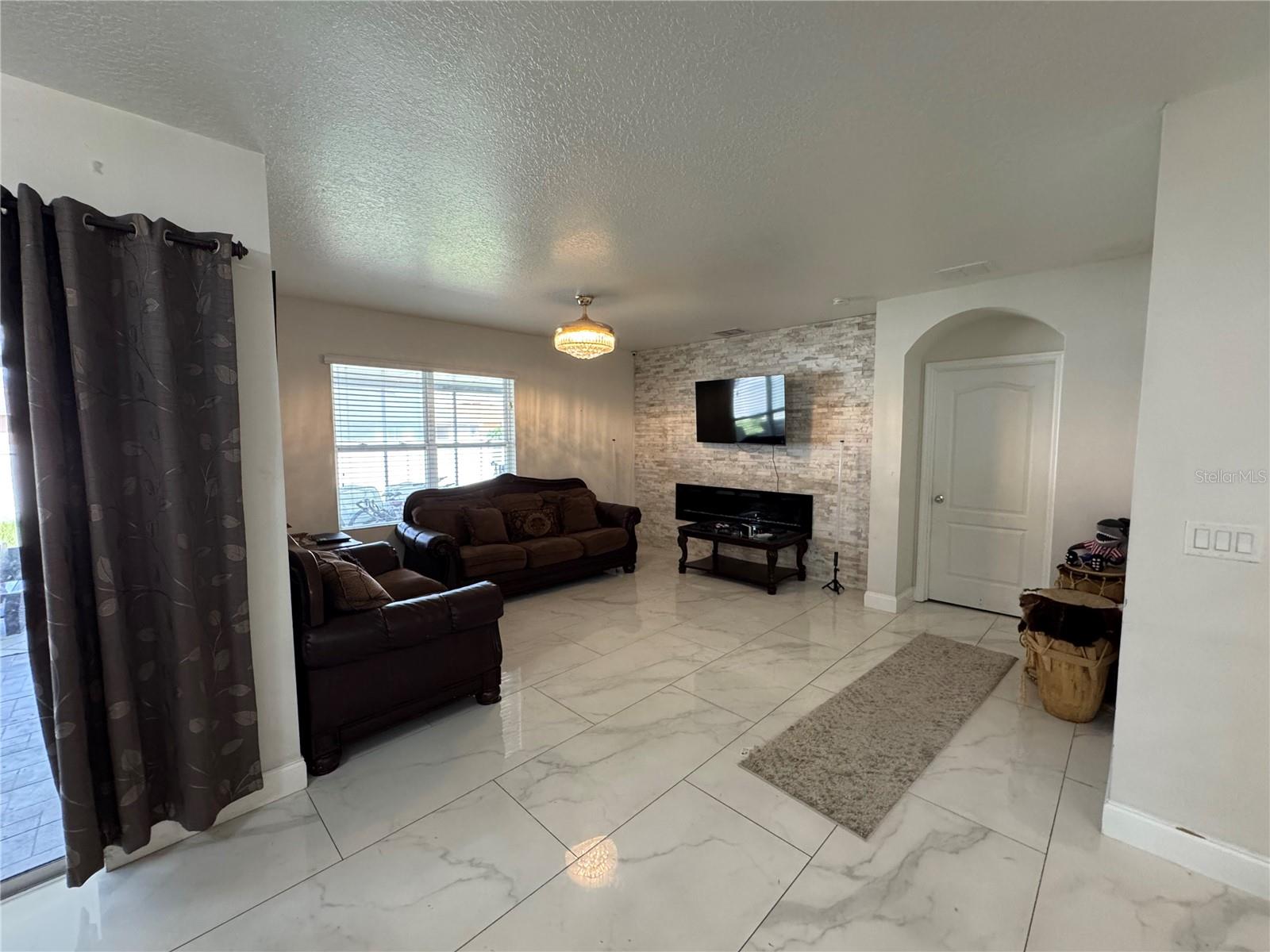 5746 Marsh Landing Dr Property Photo 4