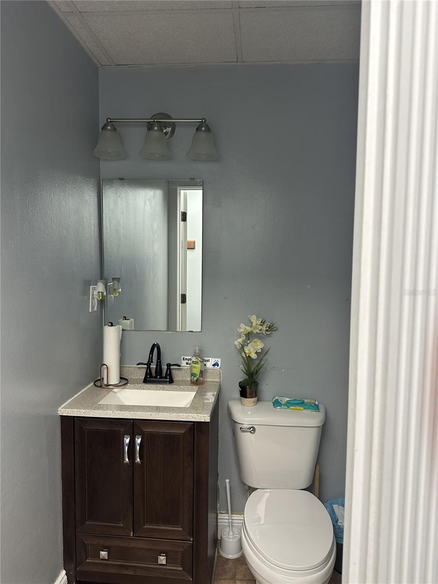 318 N John Young Pkwy #101 Property Photo 6