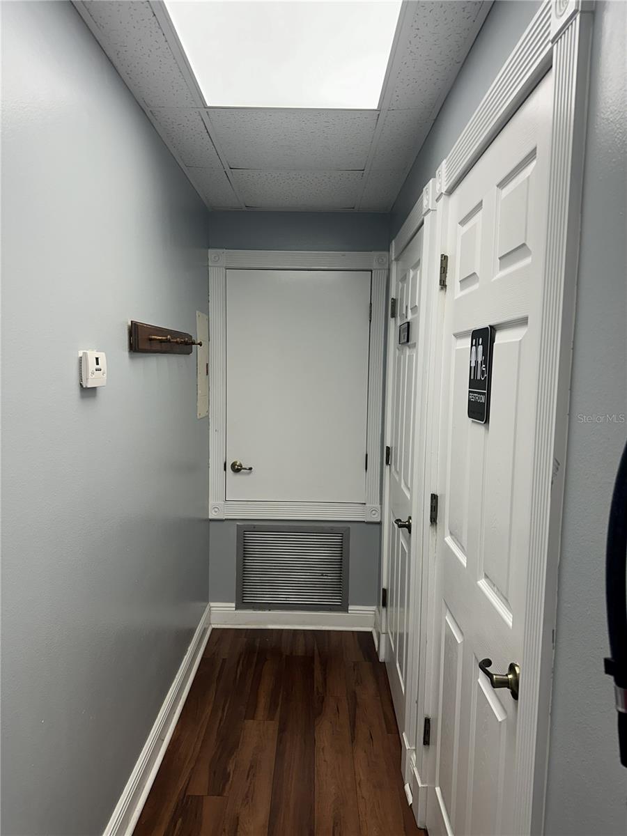 318 N John Young Pkwy #101 Property Photo 7