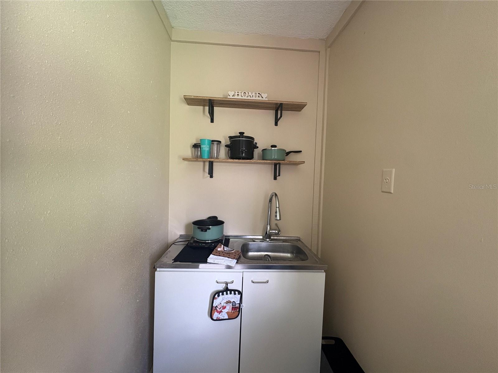 14413-b Hertha Ave Property Photo 7