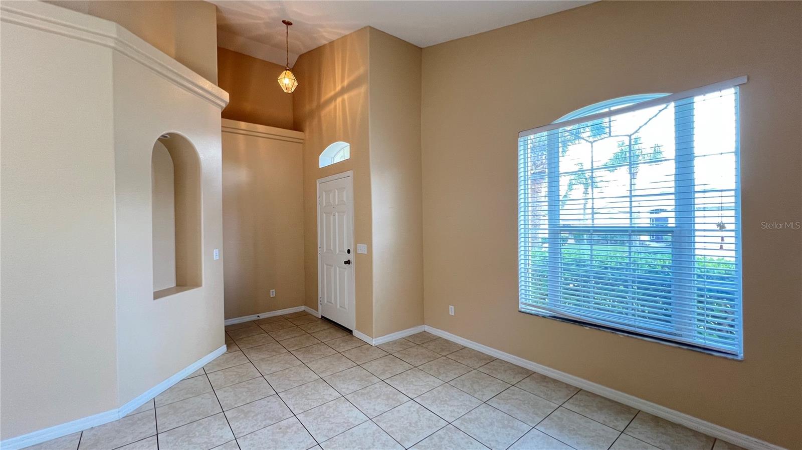 16709 Fresh Meadow Dr Property Photo 4