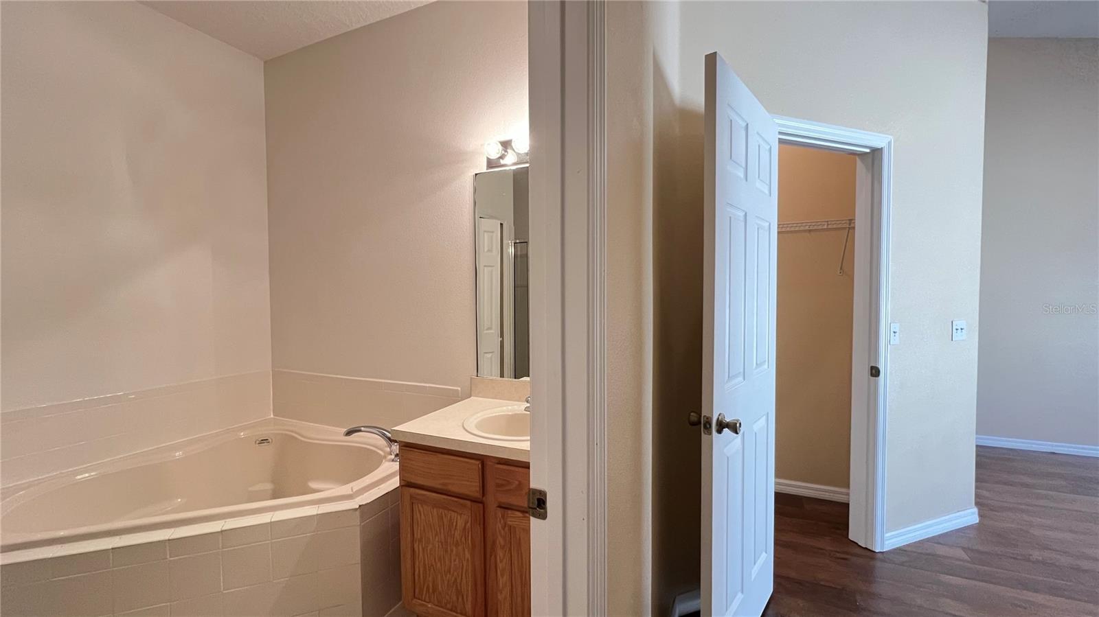 16709 Fresh Meadow Dr Property Photo 28