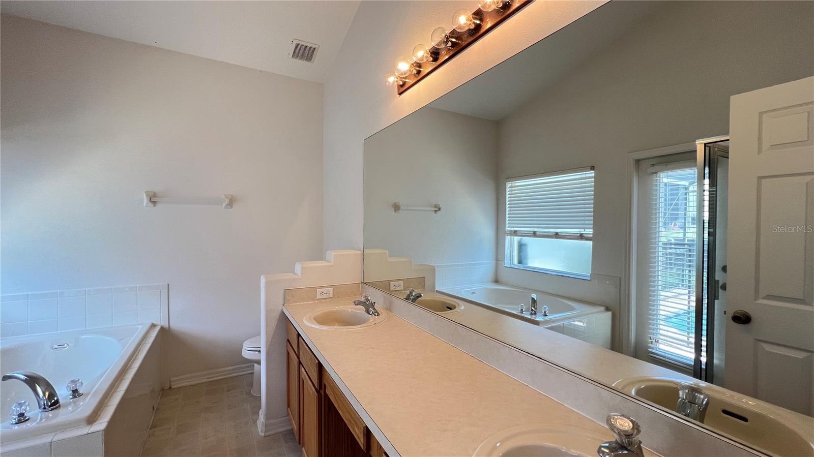 16709 Fresh Meadow Dr Property Photo 42