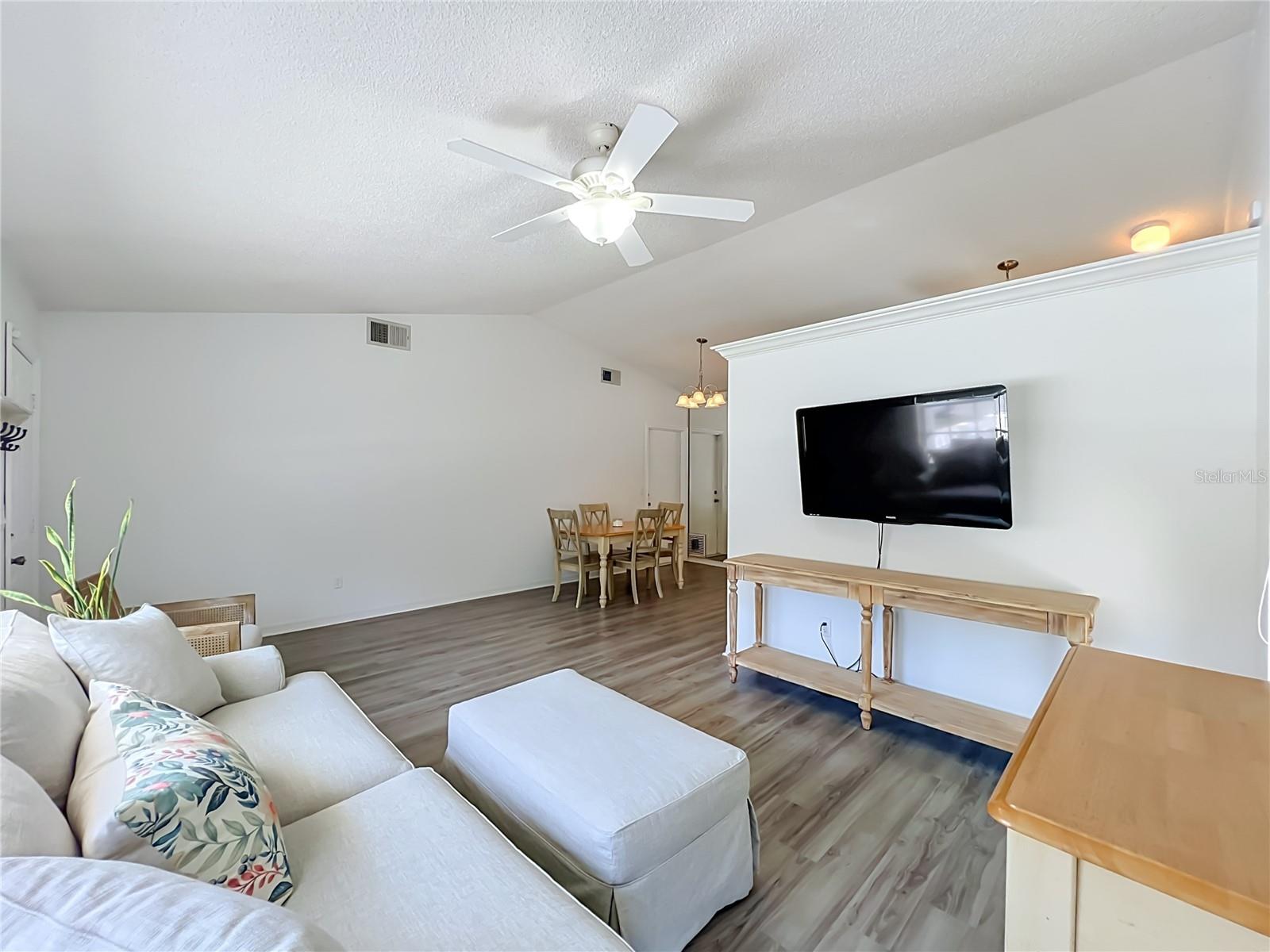 9415 Daney St Property Photo 6