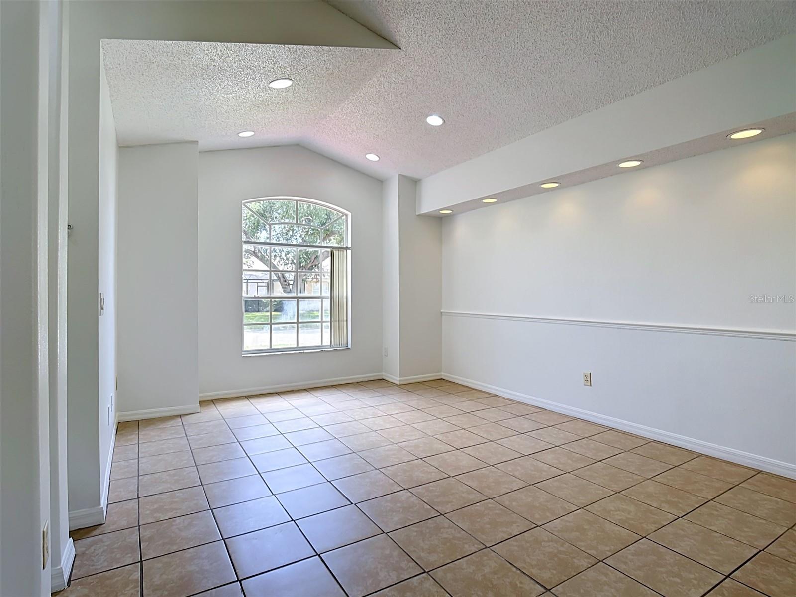 516 Pine Cone Dr Property Photo 6