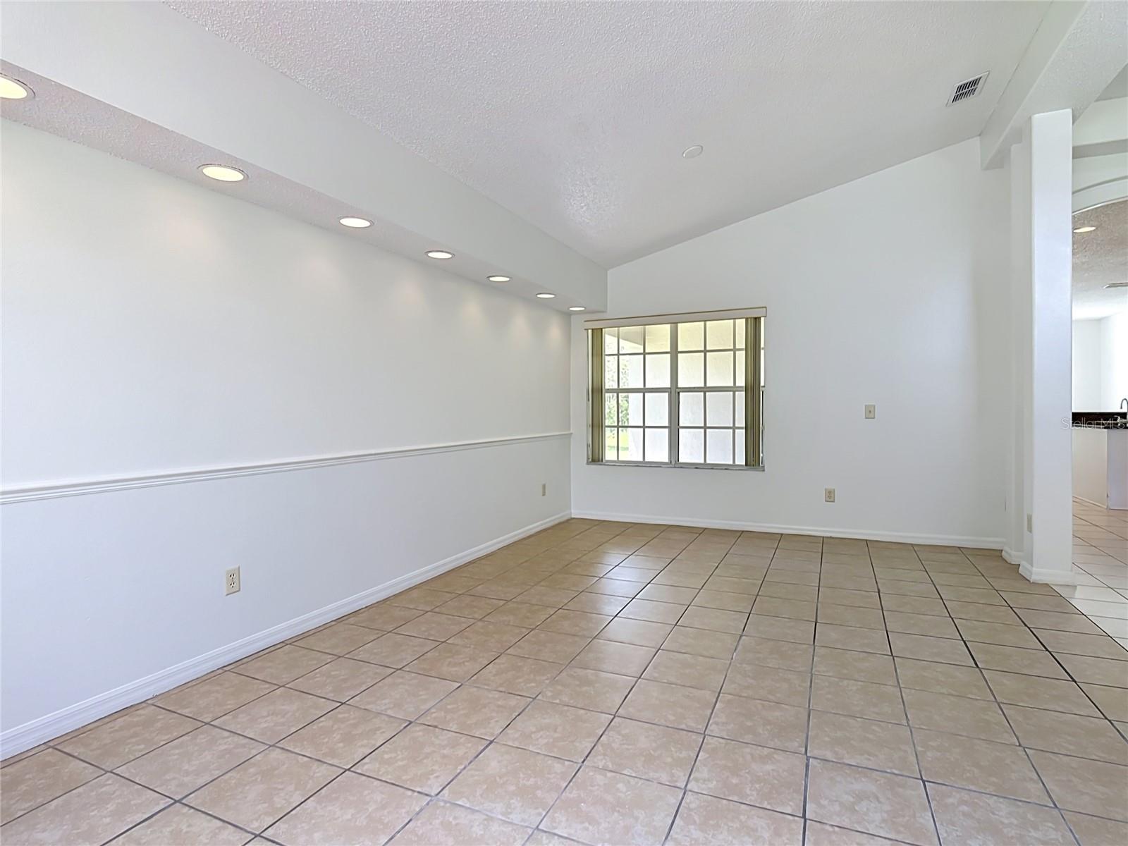 516 Pine Cone Dr Property Photo 8