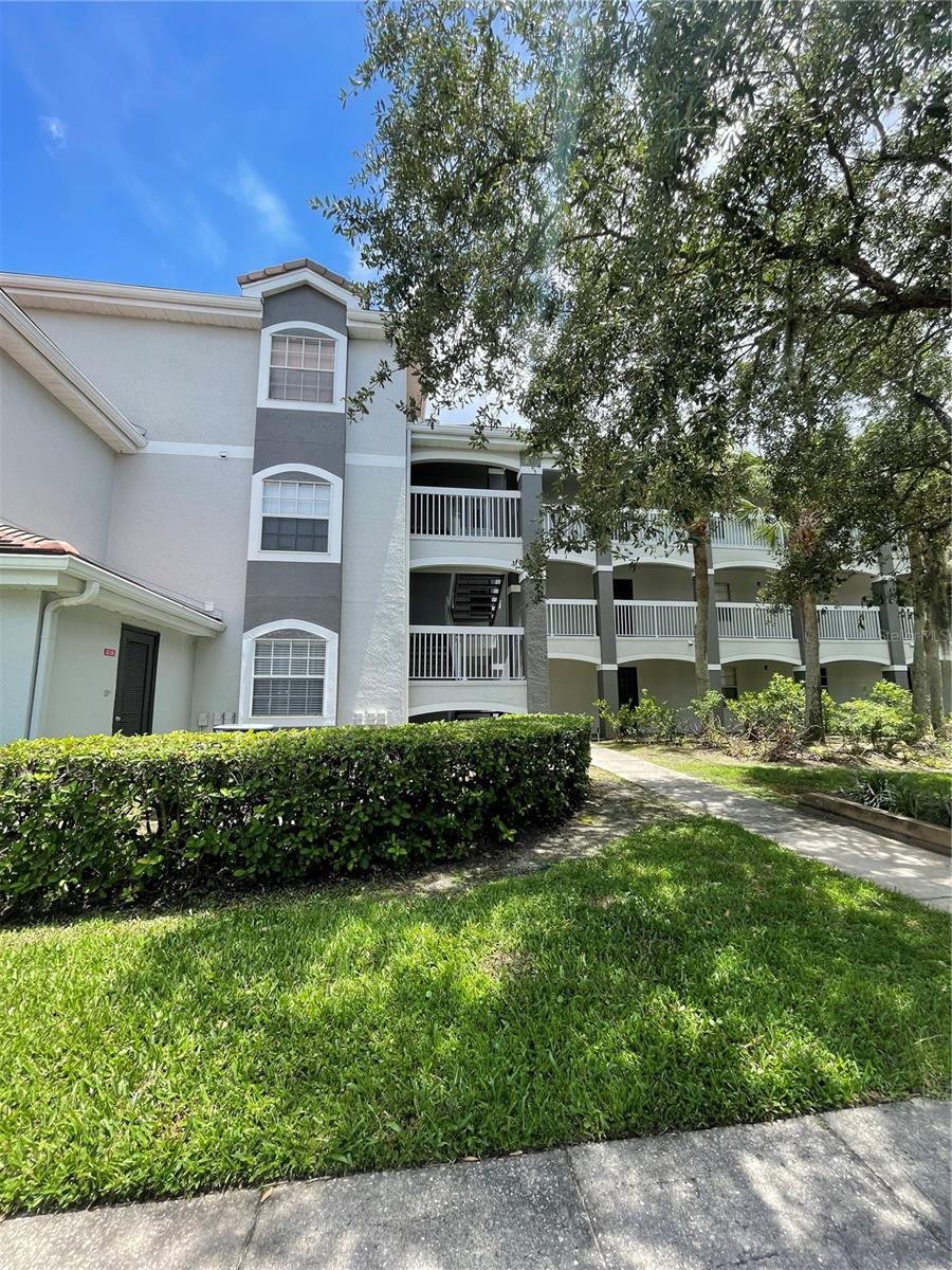 13815 FAIRWAY ISLAND DR #1323 Property Photo 1
