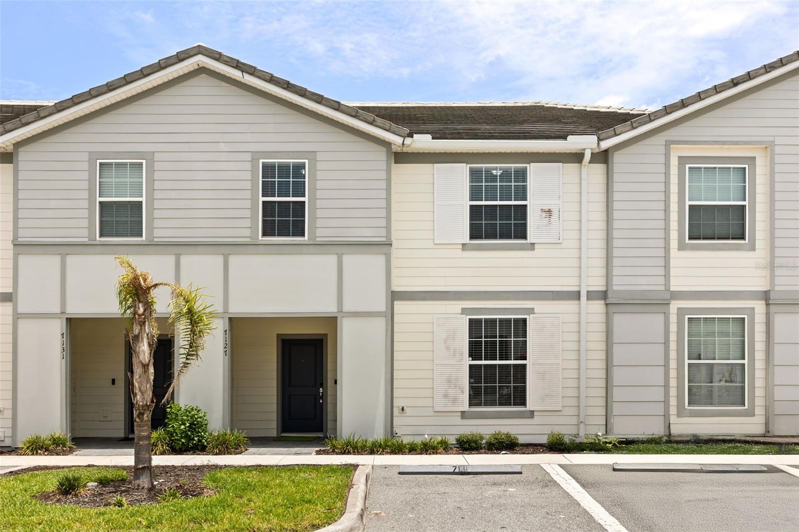 7127 OAKMOSS LOOP Property Photo 1