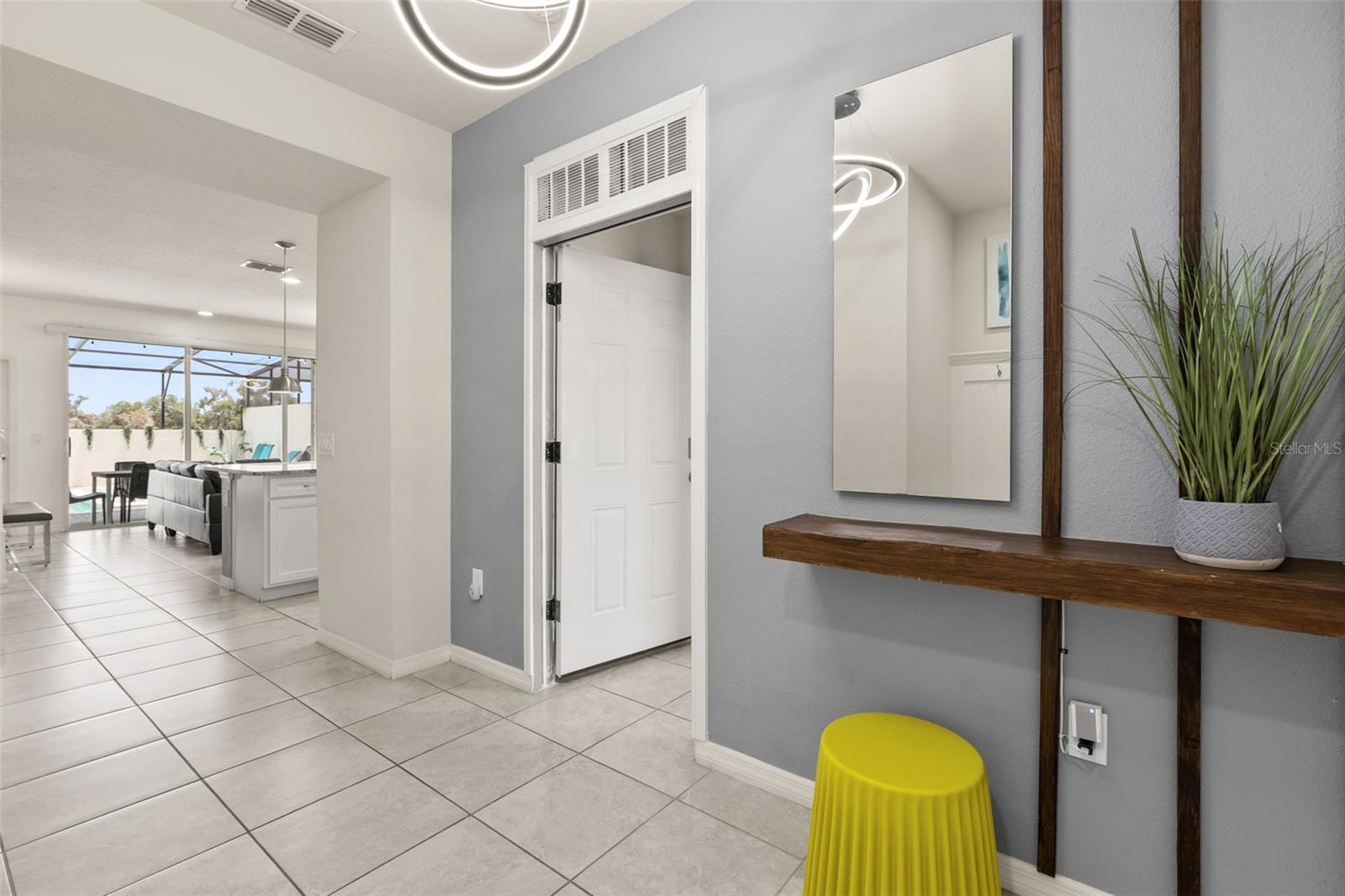 7127 Oakmoss Loop Property Photo 3