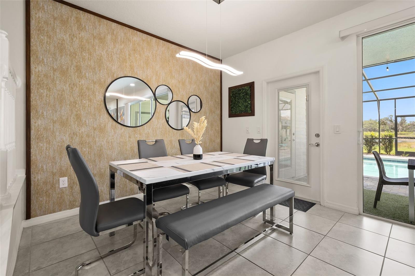 7127 Oakmoss Loop Property Photo 4