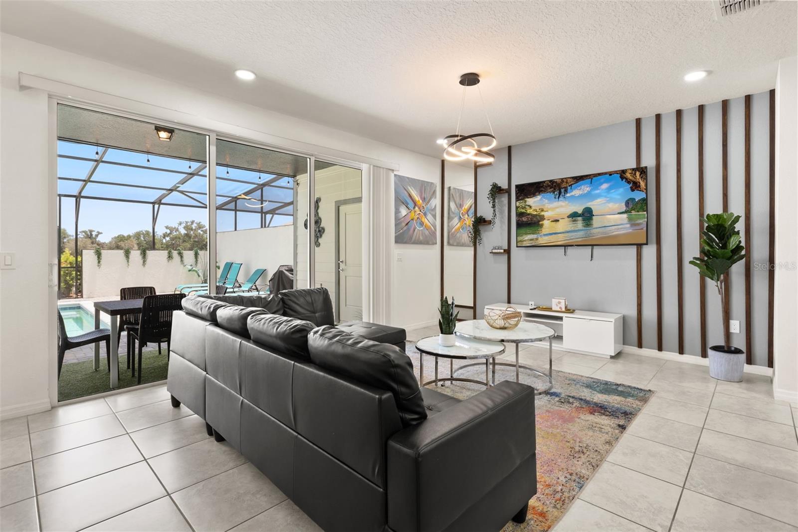 7127 Oakmoss Loop Property Photo 8