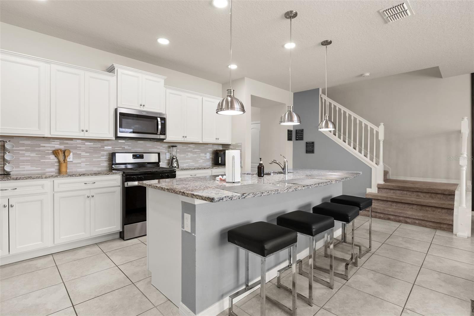 7127 Oakmoss Loop Property Photo 12