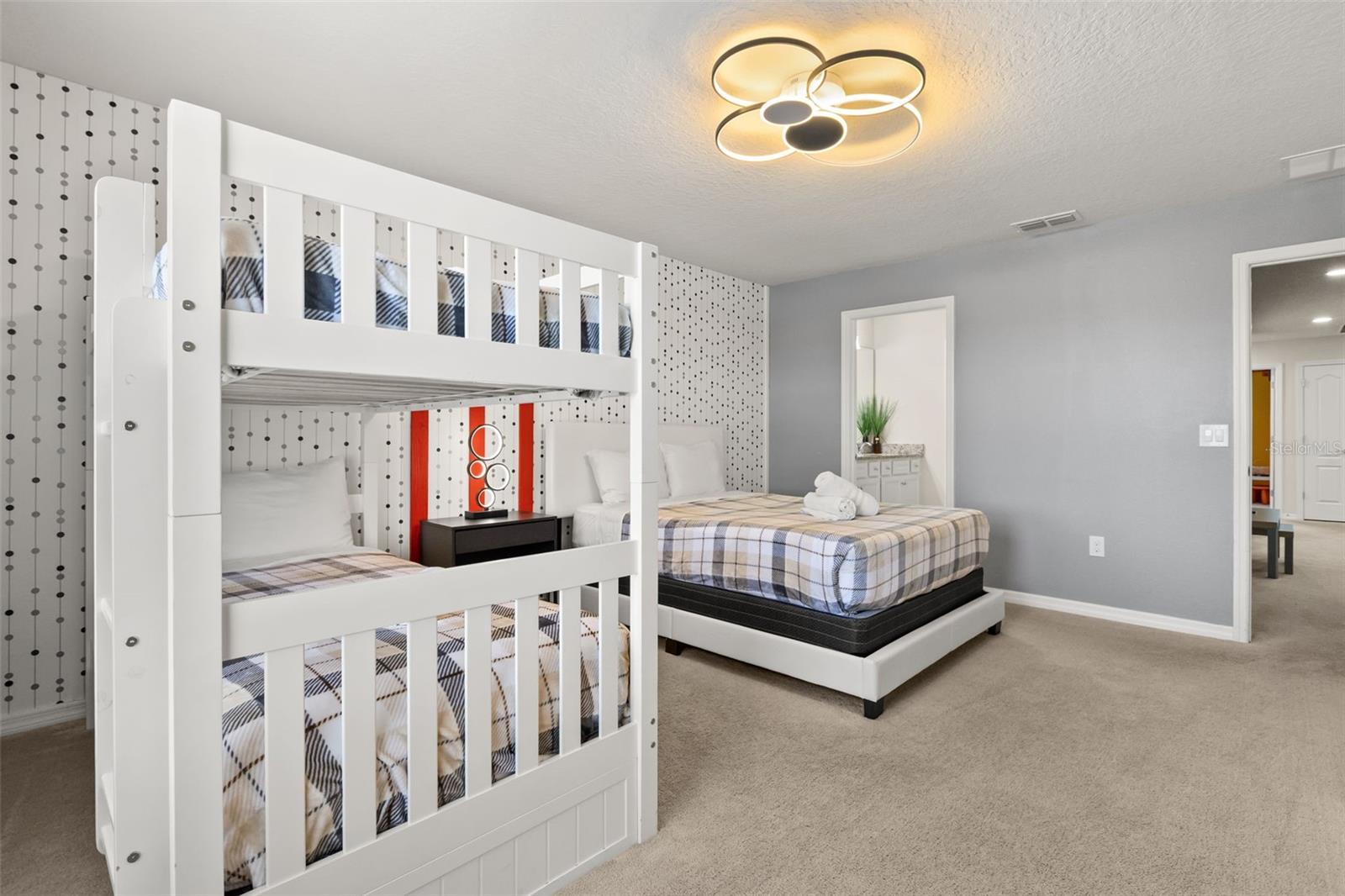 7127 Oakmoss Loop Property Photo 15