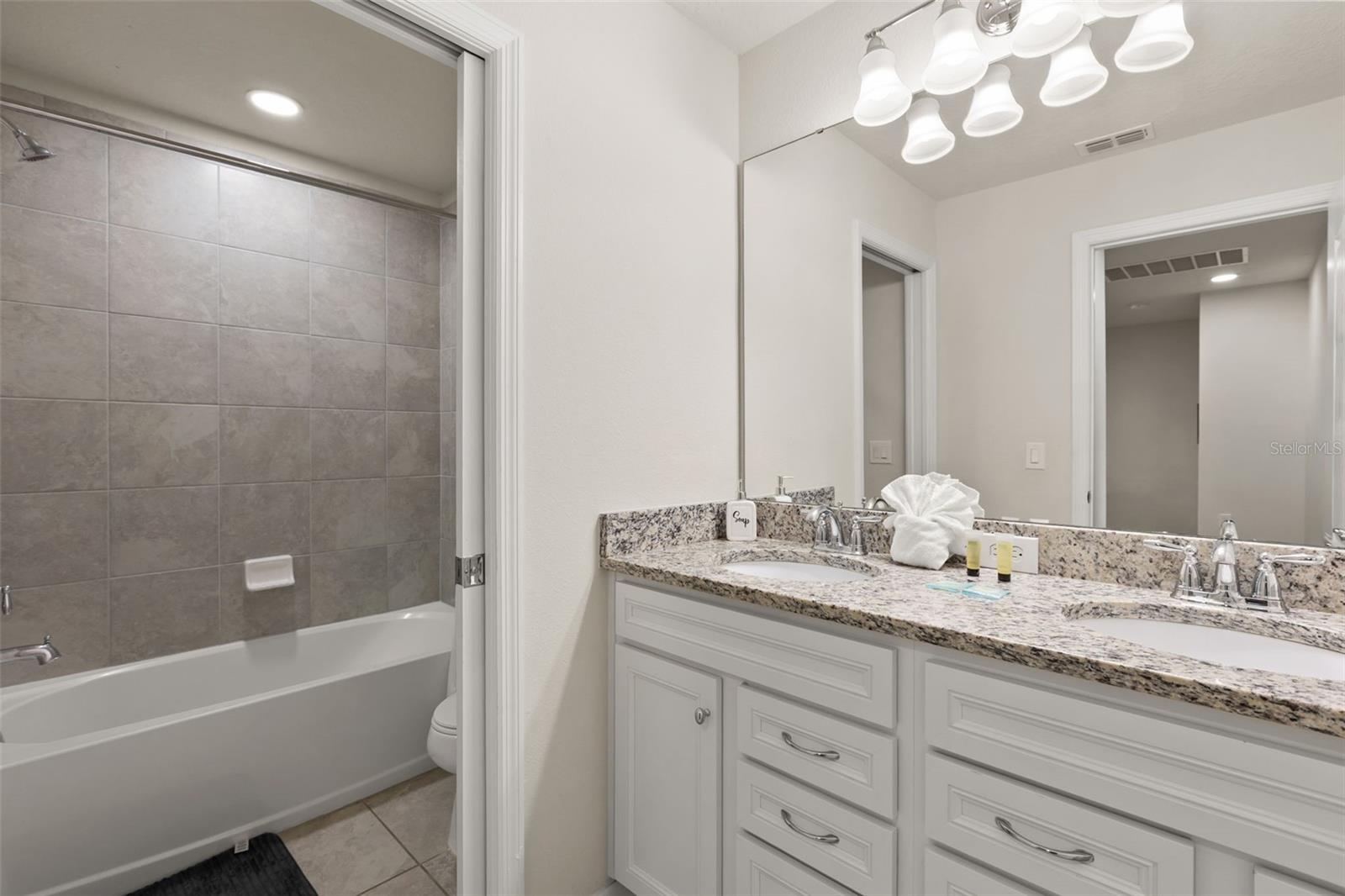 7127 Oakmoss Loop Property Photo 22
