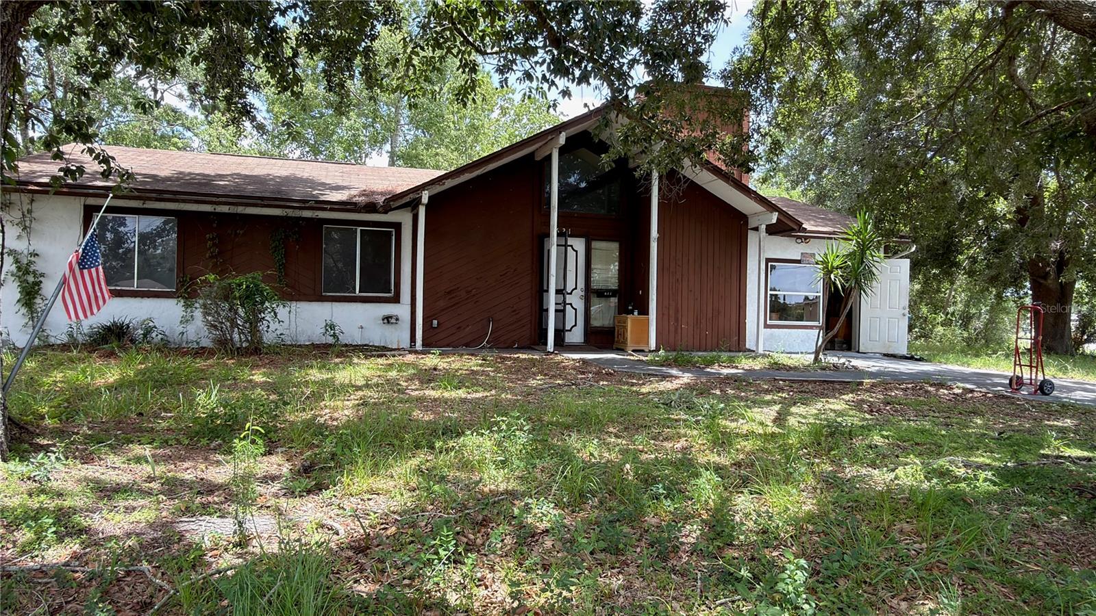 621 Eldron Blvd Se Property Photo 2