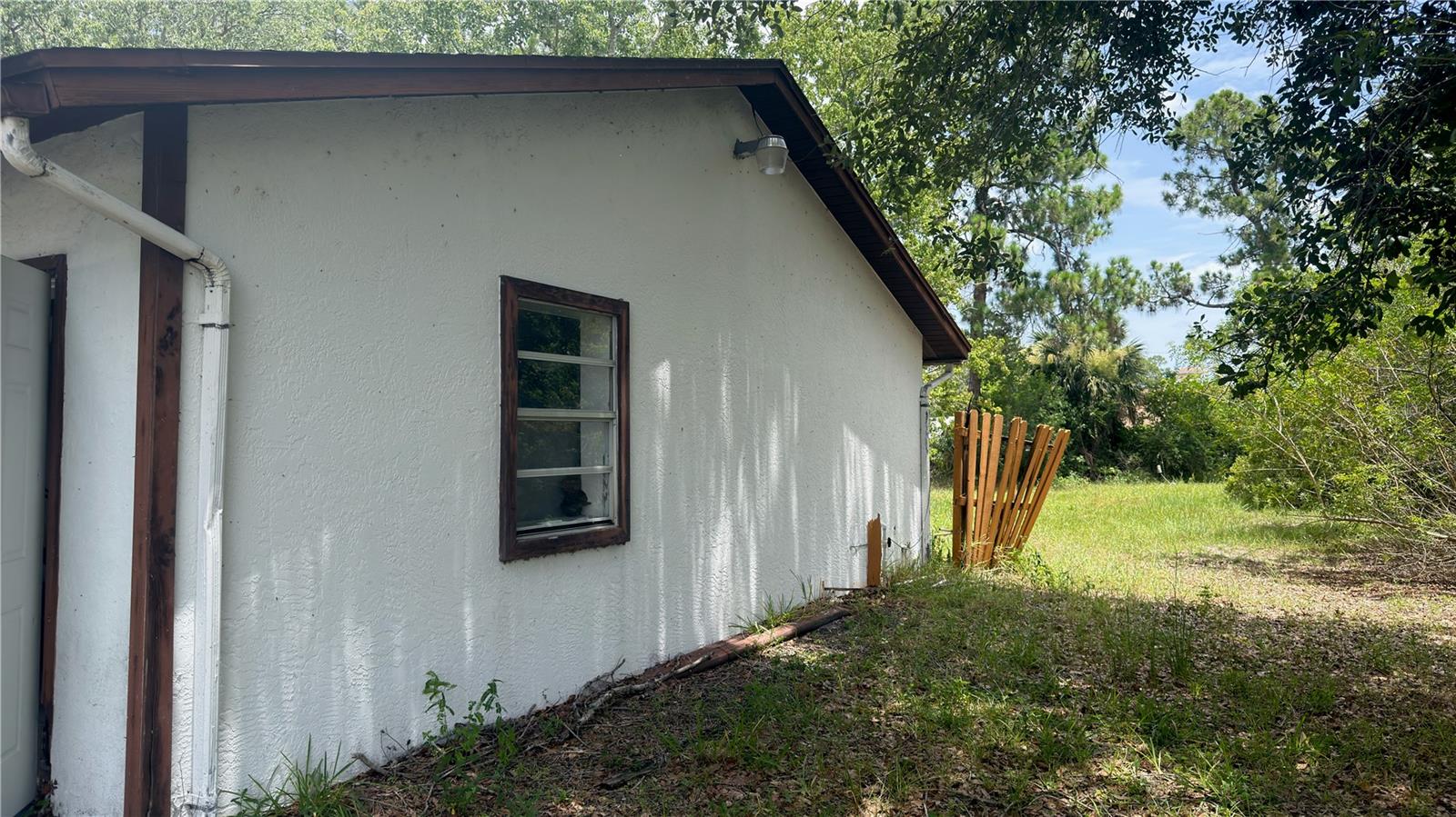621 Eldron Blvd Se Property Photo 4