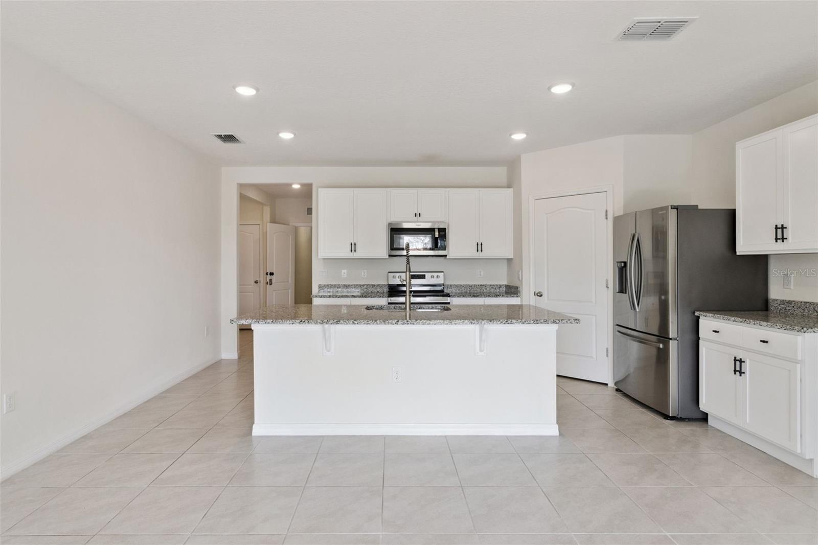 4373 Deleon St Property Photo 6