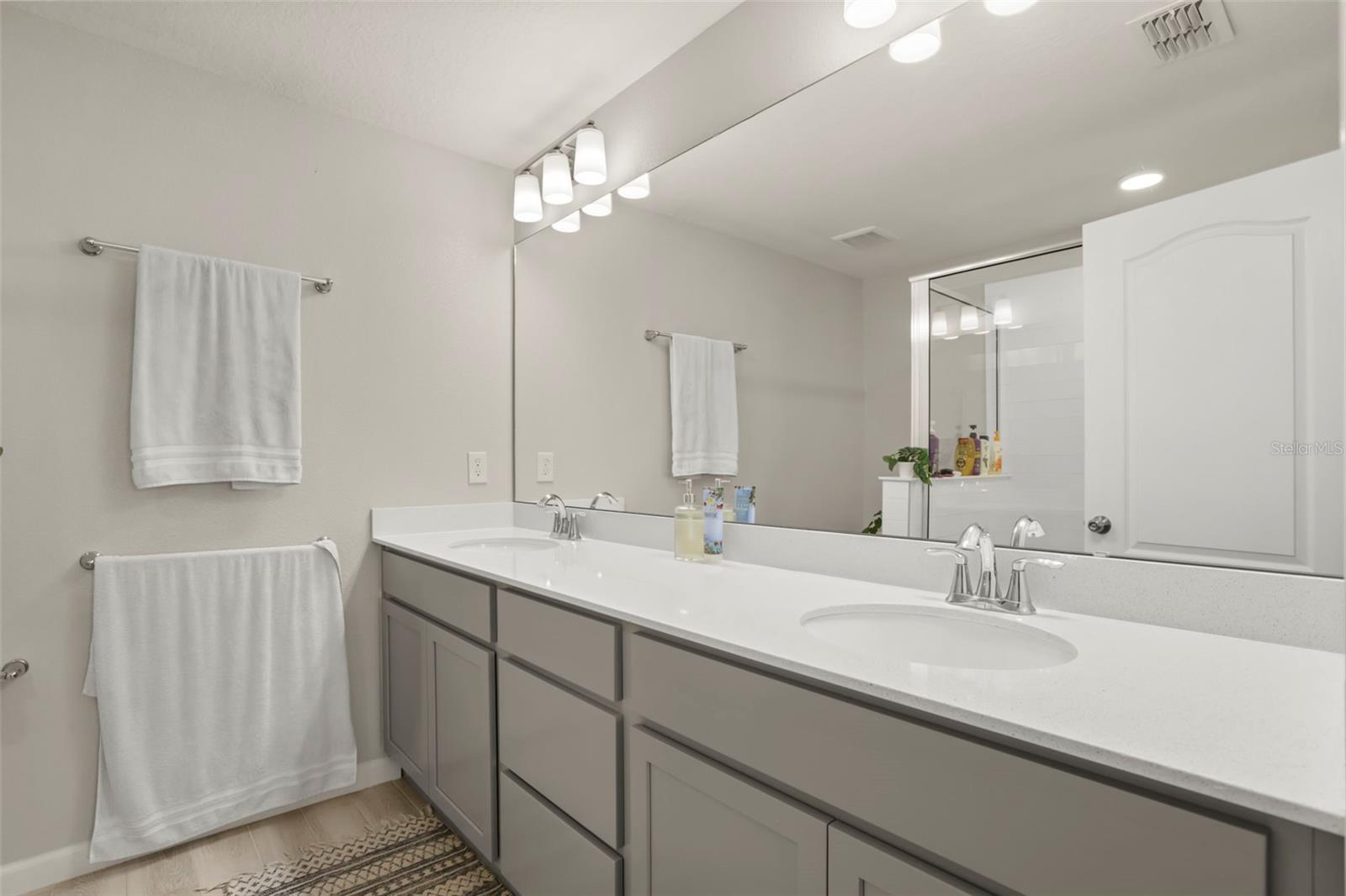 14913 Harvest St Property Photo 14
