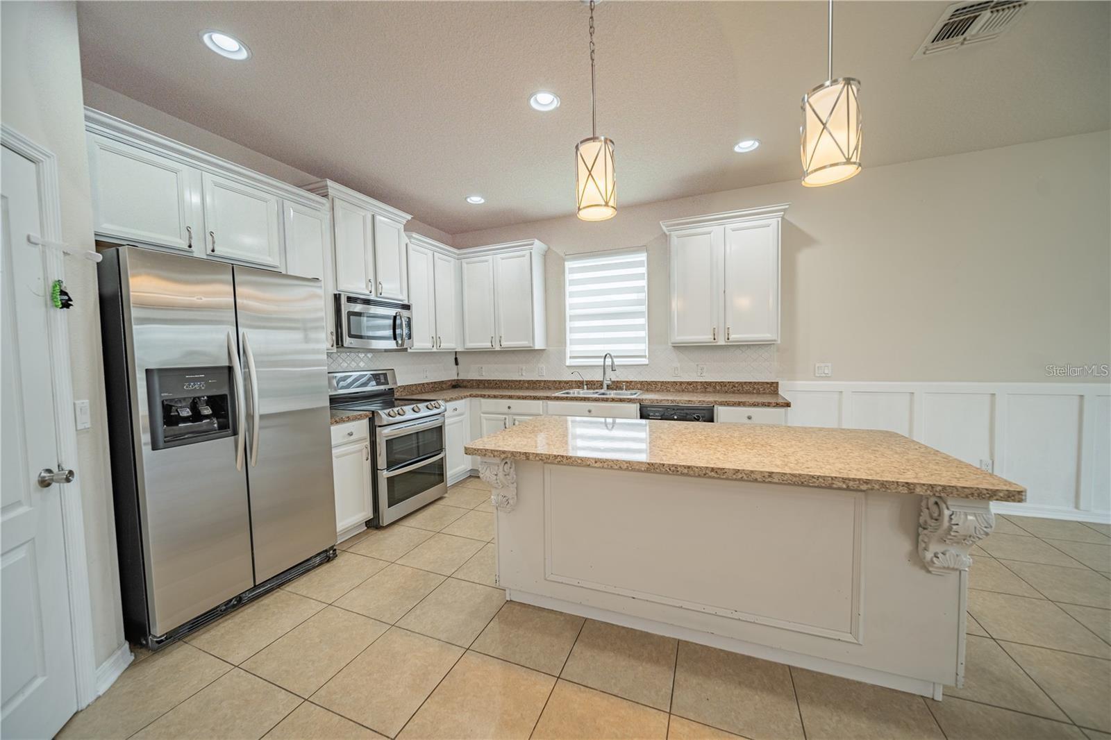 2592 Isabela Ter Property Photo 6