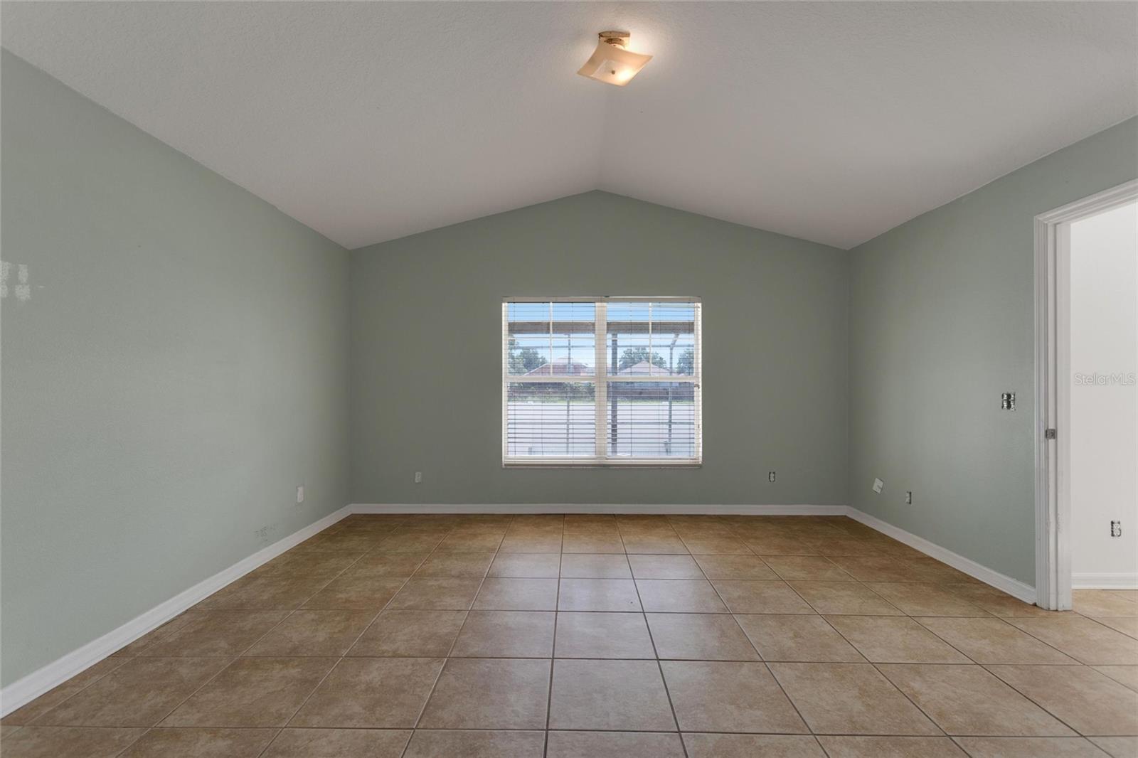 844 Berwick Dr Property Photo 5