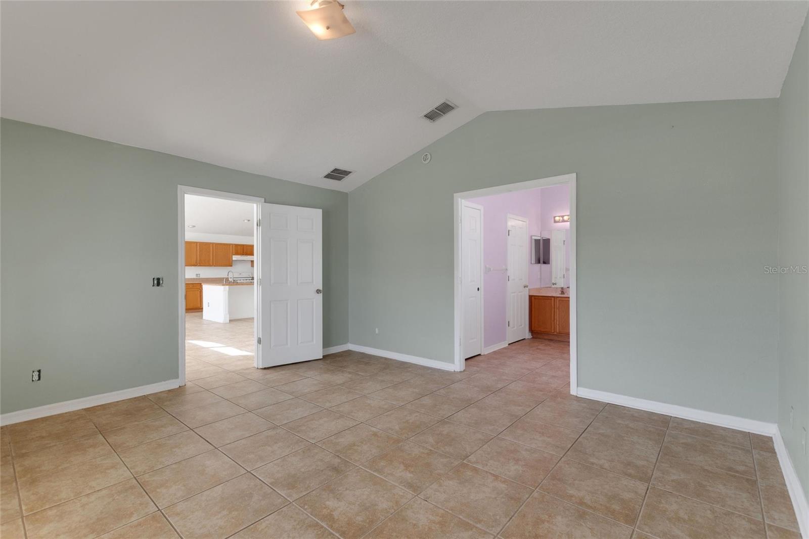 844 Berwick Dr Property Photo 6