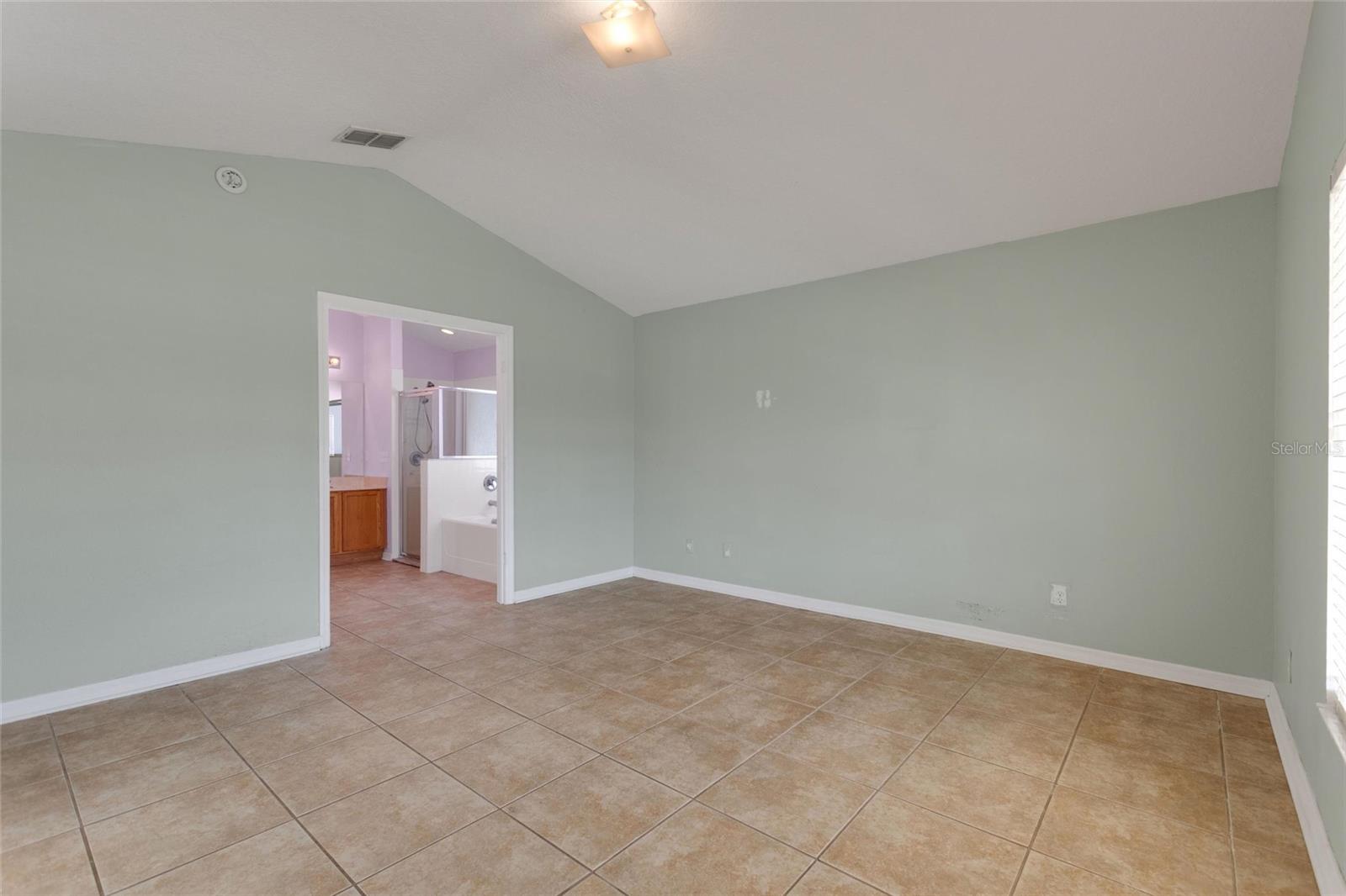 844 Berwick Dr Property Photo 7